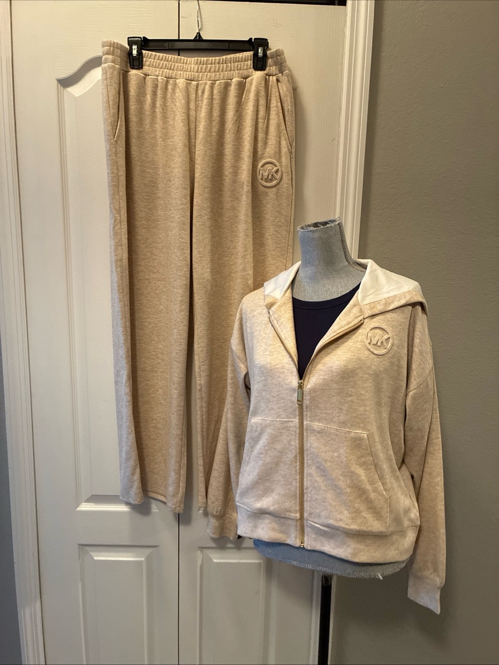 Michael kors wide leg sweat pants, tee shirt & jacket set size large 3 piece set